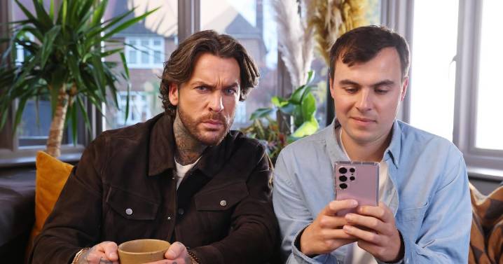 Quarter of Brits would dump a potential partner over bad phone habits, new research reveals