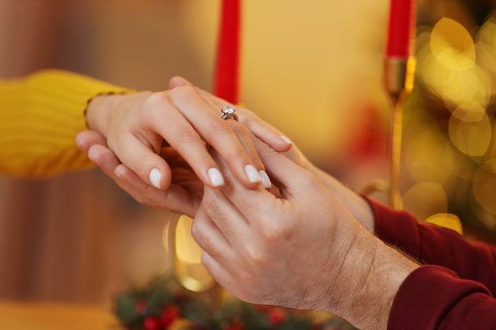 Woman Plans to Break Up with Boyfriend If He Doesn't Propose by End of the Year