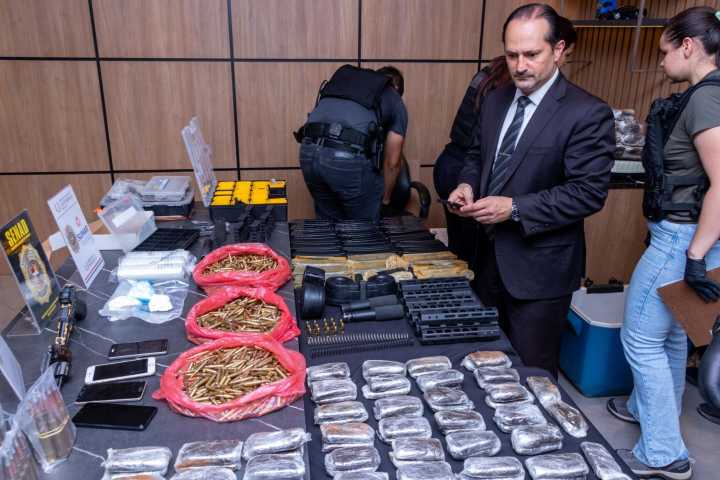 Paraguay desarticula banda que abastecía con armas y drogas al temido Comando Vermelho
