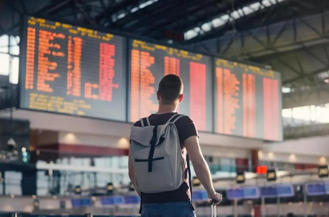 EU ordena reducir vuelos en aeropuertos debido al cierre del gobierno