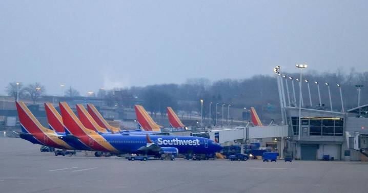 Lambert sees some canceled, delayed flights amid government shutdown