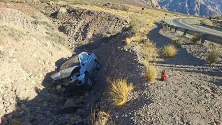 Un conductor protagonizó un accidente al volcar en solitario en la Ruta 7