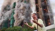 Sube a 44 muertos saldo de enorme incendio en rascacielos residenciales de Hong Kong