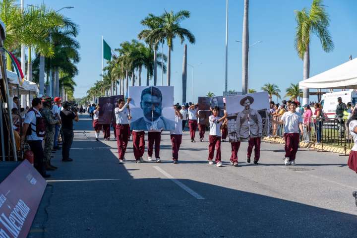 A LIZ HERNÁNDEZ ROMERO DESFILE CÍVICO-MILITAR POR EL 115 ANIVERSARIO DE LA REVOLUCIÓN MEXICANA