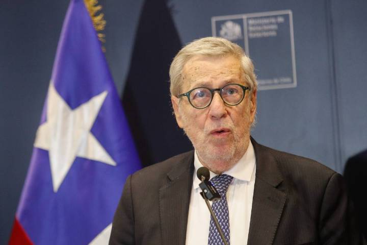 Acuerdo Binacional: Canciller Van Klaveren anuncia comité con Perú para gestionar migración irregular