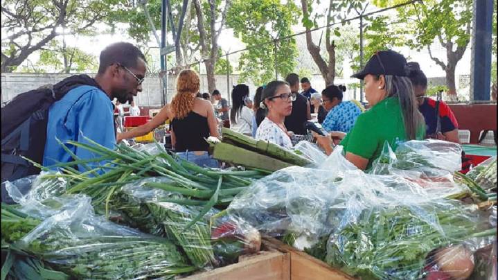 Jornada Integral Navideña llegó a El Valle con entrega del Combo Hallaquero y actividades recreativas para la familia