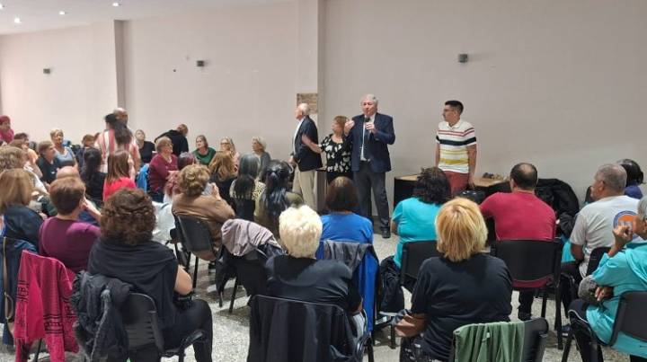 Grandes Amigos Salud: autoridades del Hospital Carrillo visitaron el Centro de Jubilados Provincial