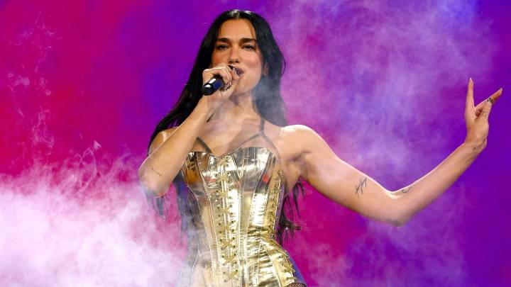 Dua Lipa interpretaría éxito de Shakira durante concierto en Bogotá: esta sería la canción