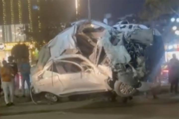 8 Dead, At Least 20 Injured as Car Sandwiched Between 2 Trucks Explodes