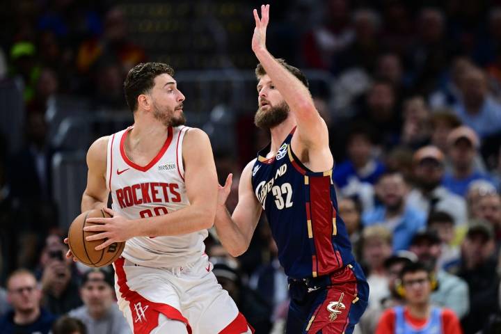 Deadspin | NBA roundup: Alperen Sengun, Rockets hold off Cavs