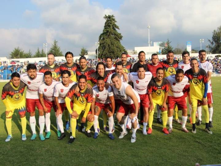 Zitácuaro disfruta de encuentro histórico entre Leyendas del América y La Heroica
