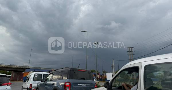 Alerta máxima por la llegada de una tormenta eléctrica a Salta