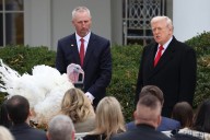Trump indulta a dos pavos por Acción de gracias ¿De dónde viene esta tradición?