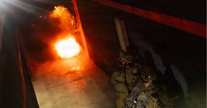 Fuerzas de Estados Unidos realizan ejercicios militares con fuego real en el Caribe