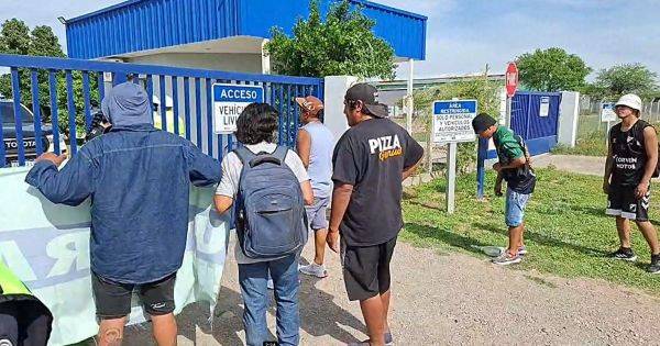 Obreros mineros protestan por sueldos atrasados y falta de pago