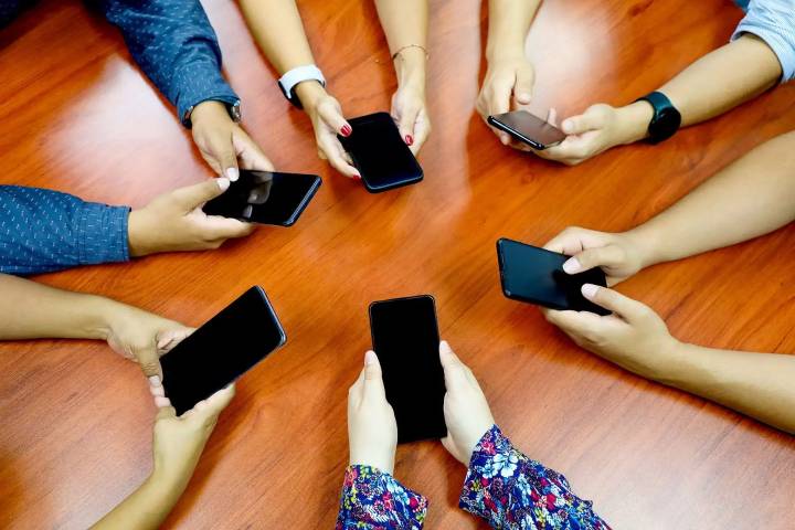 ¿Qué operadoras de líneas móviles registran clientes extranjeros con más datos erróneos?