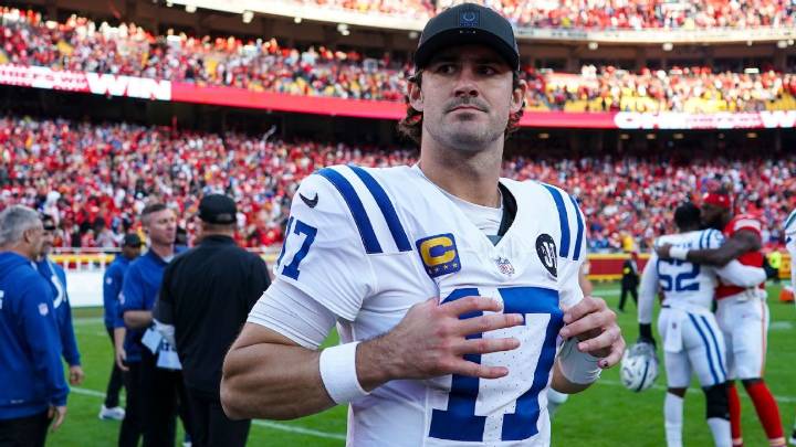 Daniel Jones dealing with lingering injury; insists he'll play