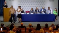 Los antivacunas y el hombre imán: las presentaciones en Diputados que generaron repudio