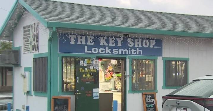 Thieves take $11,000 in equipment from family-owned Rio Linda locksmith business
