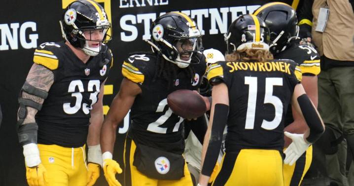 Steelers run past Bengals but lose Aaron Rodgers to a left hand injury