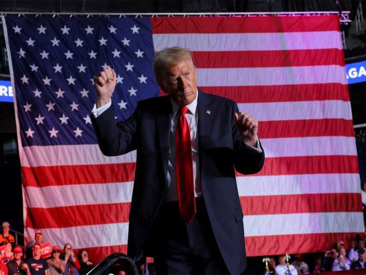 Trump mocks Mamdani, breaks into “YMCA” dance