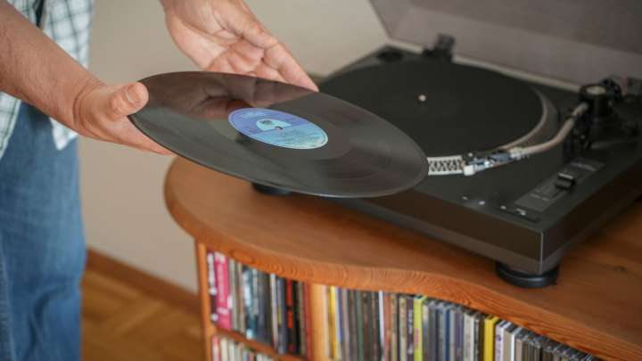 Hack Your IKEA EKET To Make The Best Portable Storage For Your Vinyl Records