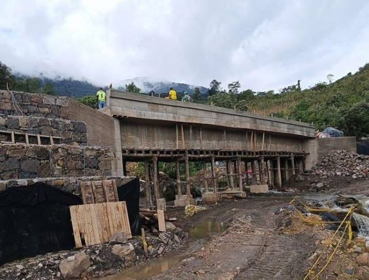 Avanza la construcción de los puentes sobre las quebradas Tegüitana y Caracoleña de Chámeza