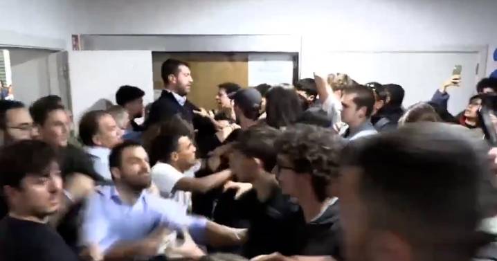 S´ha Acabat planta cara, con una diputada de Vox a la cabeza, a un piquete de radicales de izquierda en la UB