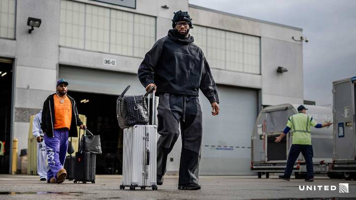 ✈️ Travel Photos: Giants fly to Detroit