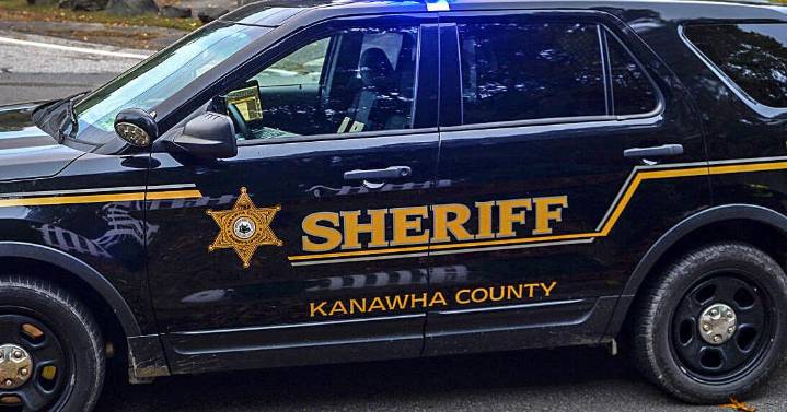 17-year-old dies in 1-vehicle crash between Sissonville and Cross Lanes