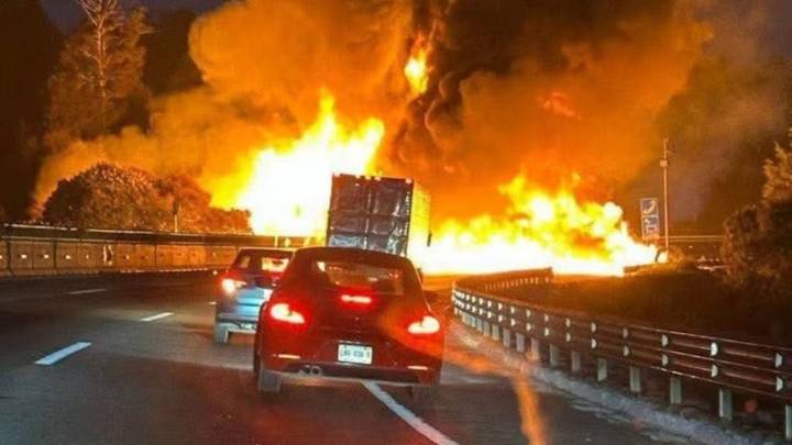 Vuelca pipa y se incendia en la autopista México