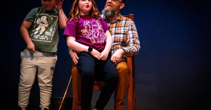 Newcomers shine bright in 'Miracle on 34th Street,' full of childlike wonder