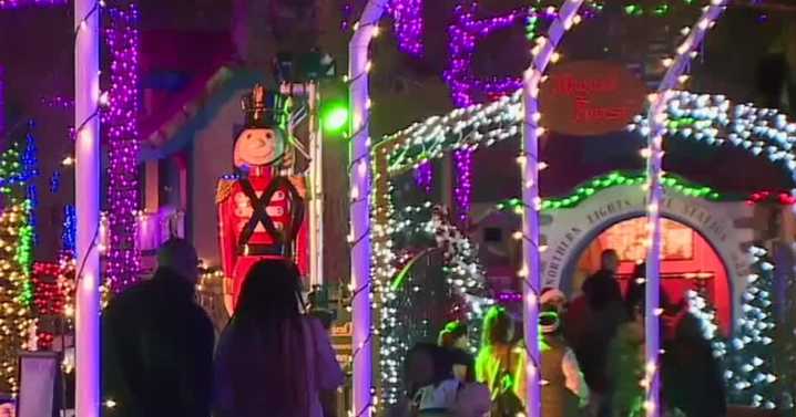 More Las Vegas shoppers choose experiences over wrapped gifts this holiday