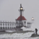 Lake effect snow piles up in Great Lakes region, impacting Thanksgiving travel