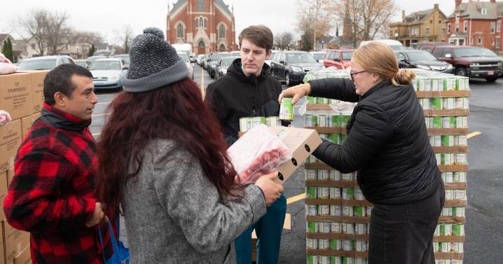 Fort Wayne area food banks work to feed more with less