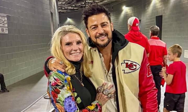 Hallmark’s Tyler Hynes Spent Thanksgiving in Dallas with Tammy Reid & The Chiefs Family! | 2025 Thanksgiving, Tammy Reid, Thanksgiving, Tyler Hynes | Celebrity News and Gossip | Entertainment, Photos