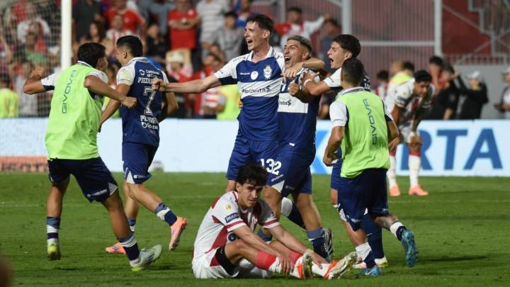 La cargada de Germán Conti, ex Colón, tras la eliminación de Unión contra Gimnasia en el 15 de Abril