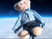 El oso de peluche que voló hasta la estratósfera y luego se perdió: "¿Alguien vio a Bradfield Bear?"