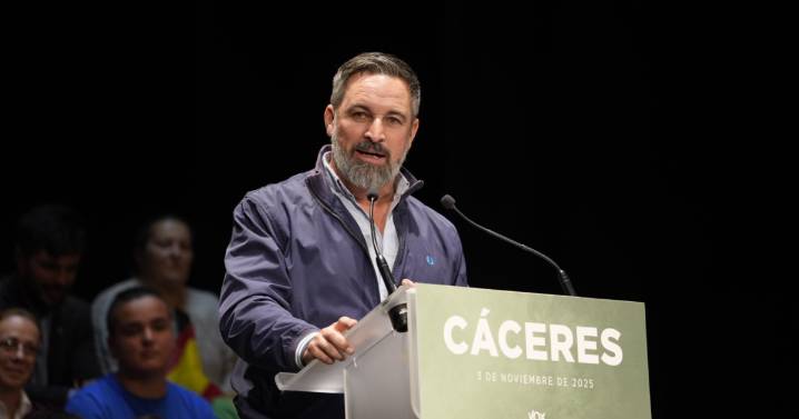 Abascal inicia la precampaña extremeña con críticas a Guardiola: «Quiere pactar con todos menos con Vox»