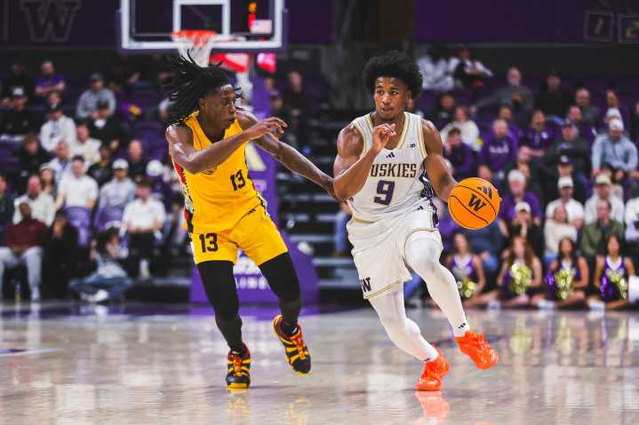 Huskies men’s basketball opens season with easy win