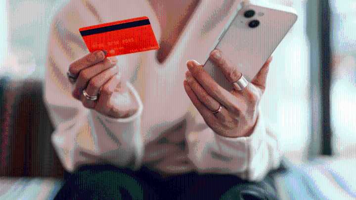 Credit card use at a peak in festive season: 1.23 crore transactions on Oct 21 alone