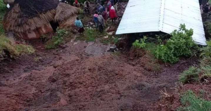 Suben a 15 los muertos por un deslizamiento de tierra causado por fuertes lluvias