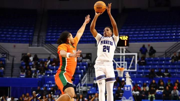 Hampton cruises past Mid-Atlantic Christian, 103