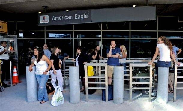 Más de 800 vuelos cancelados en EEUU en «inédita» reducción de tráfico por cierre federal