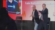 Lanzaron huevos a Luis Rubiales durante presentación de su libro 🎦