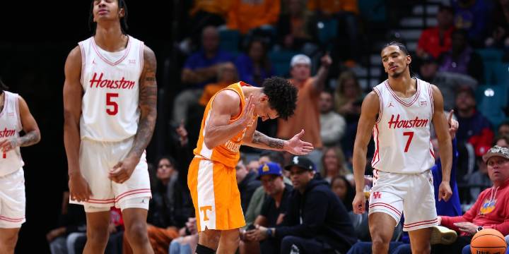 No. 17 Tennessee gets its revenge winning nail biter against No. 3 Houston, 76