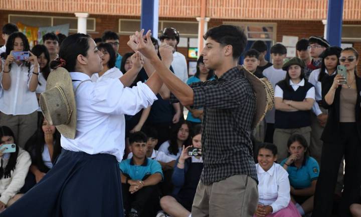 Celebraron el Día de la Tradición con una gran velada en el Teatro de la Ciudad