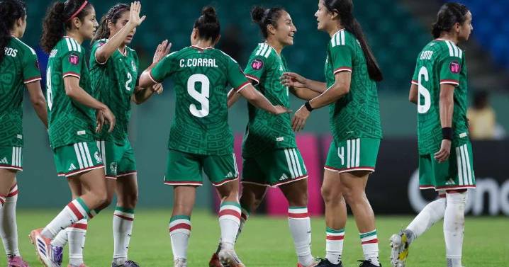México arrasa 0-14 a San Vicente; Corral mete siete goles