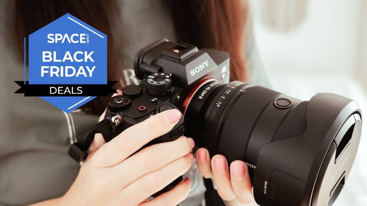 This Sony camera dominates our buying guides and this Black Friday it's $900 off