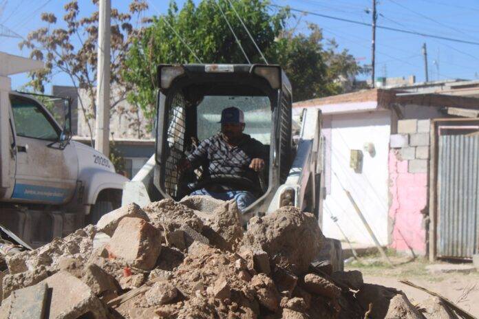 Retiran 35.5 toneladas de basura de dos viviendas al norte de Chihuahua